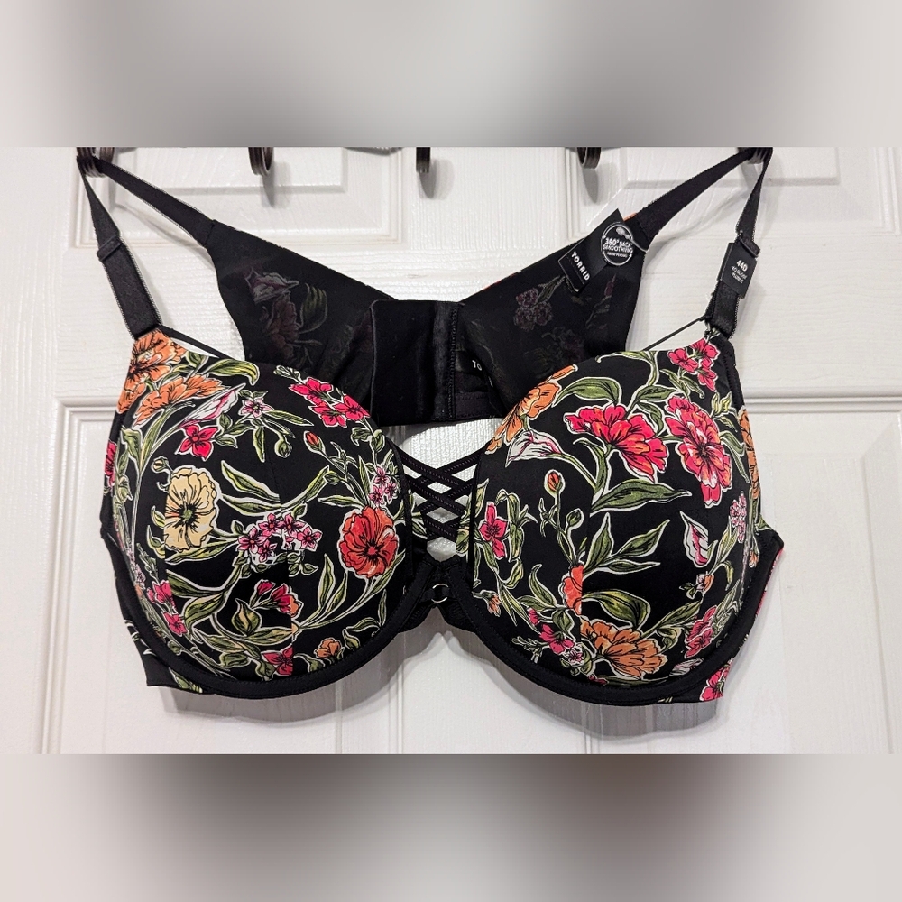 Torrid pushup bra Brand New 44D Left Only